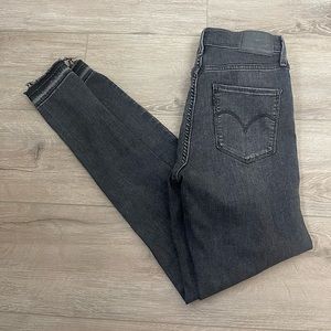 Levi high waisted jeans size 27 never worn